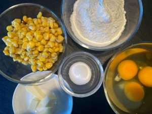 Eier, Mais, Mehl, Butter und Salz - Zutaten für das schnelle Familienrezept Maisfladen