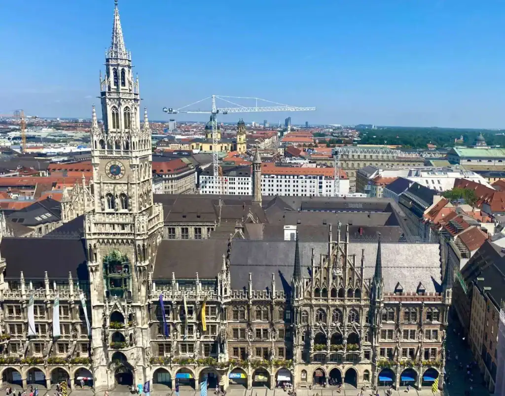 Marienplatz in Müchen von oben Rathaus