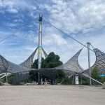 Kurzurlaub München mit Kind da darf der Olympiapark nicht fehlen - typische olympische Dächer