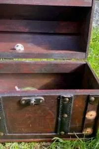 Schatzkiste für die Schnitzeljagd Fußball