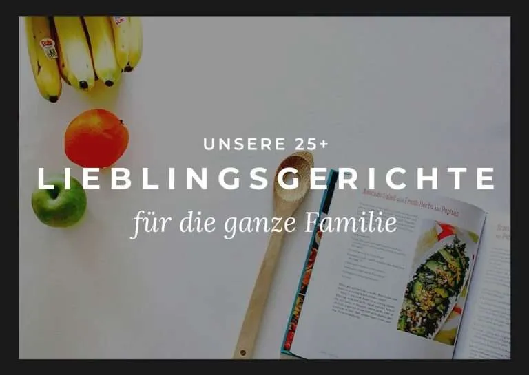 unsere 25+ Familienrezepte für Groß und Klein - man sieht die Überschrift auf einem Foto mit Banane, Apfel und Tomate und einem Kochbuch mit Kochlöffel