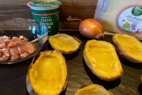 Zutaten der gefüllten Kartoffeln
