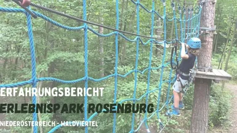 Beitragsbild mit dem Titel Erfahrungsbericht Erlebnispark Rosenburg Niederösterreich mit einem Kind am Kletternetz im Hintergrund