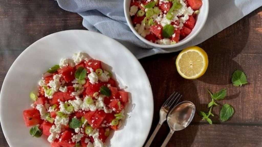 Sommergenuss am Teller: Erfrischender Wassermelonensalat mit Feta und Minze