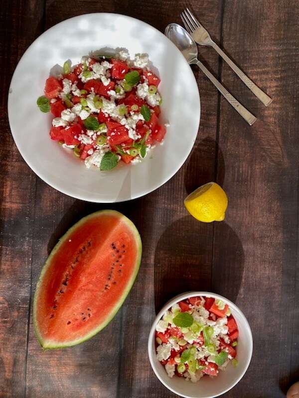 Sommergenuss am Teller: Erfrischender Wassermelonensalat mit Feta und ...