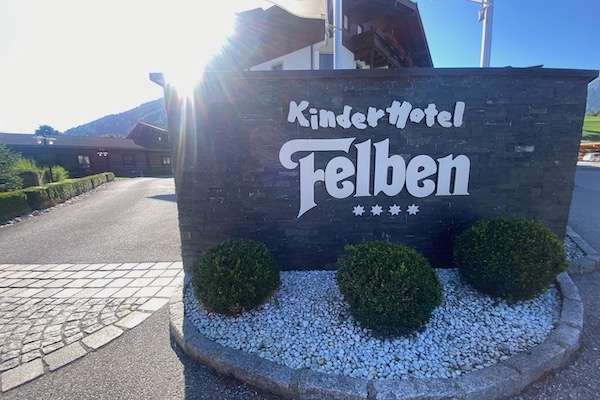 Kinderhotel Felben Eingangsbereich - mit 4 Sternen - Familienurlaub 