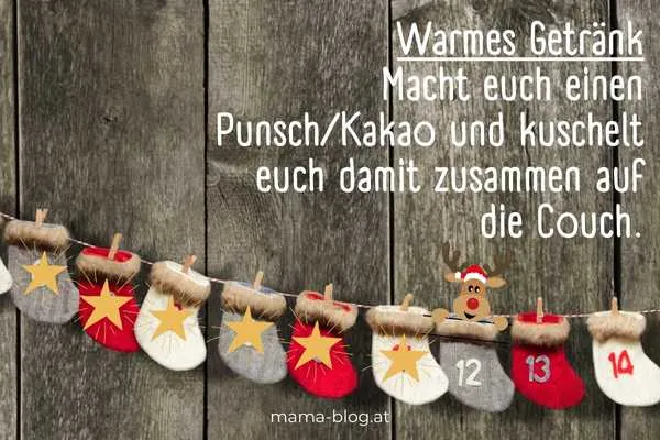 Titelbild warme Getränke trinken - mit einem adventskalender aus kleinen stiefeln, der Elch sitzt auf der 12