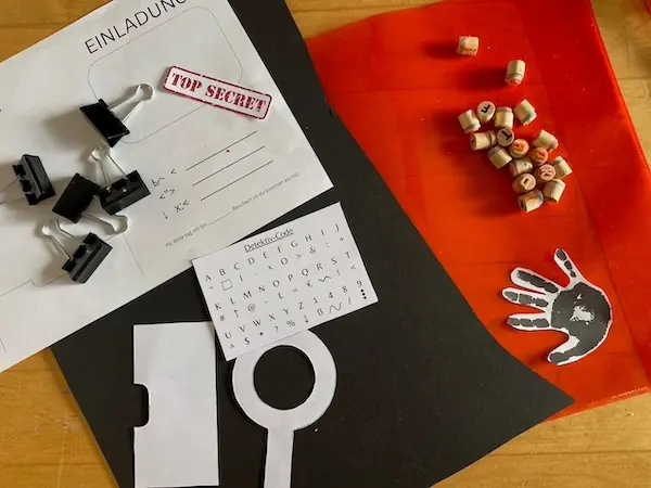 Material für die DIY Detektiv Einladungen zum selbst Basteln