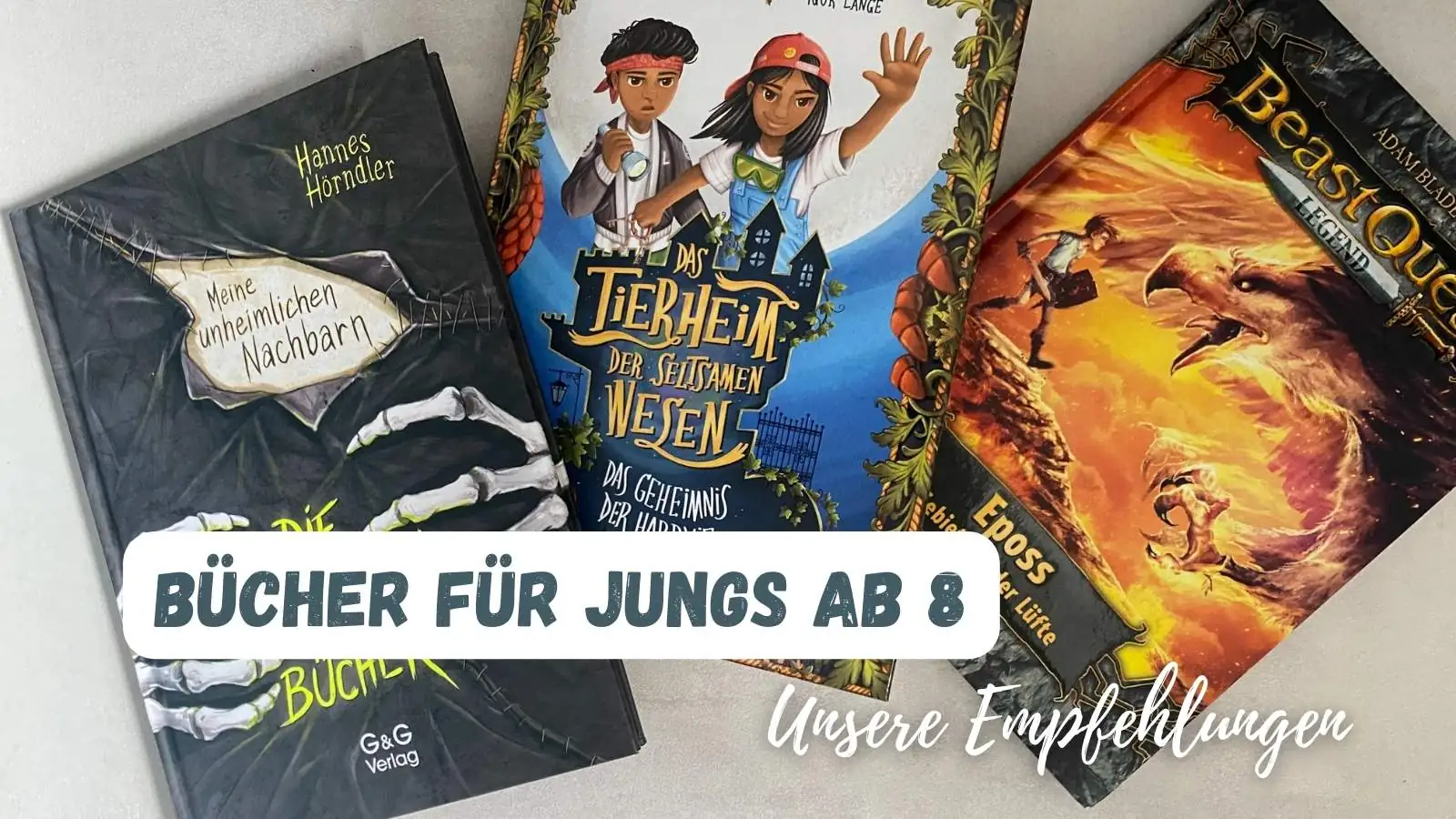 Beitragsbild mit dem Titel Bücher für Jungs ab 8: Unsere Empfehlungen und im Hintergrund die drei Büchercover