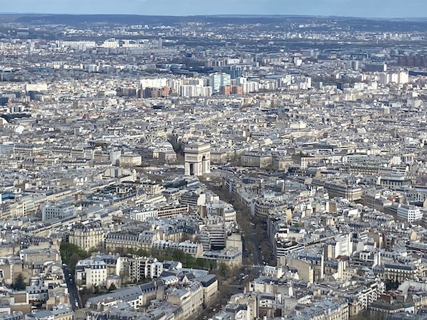 rund. um den Arc de Triomphe Paris