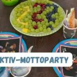 Beitragsbild mit dem Titel: Detektiv-Mottoparty mit einem Obstteller mit 3 Fragezeichen und Detektiv-Geschirr im Hintergrund