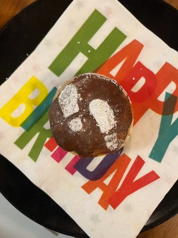 Muffin mit Schuhabdrücken