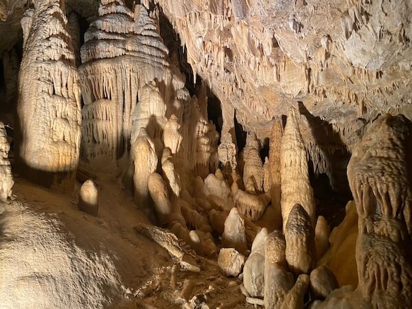 Tropfsteinhöhle in Obir. Tropfsteine. Toller Ausflug für einen Urlaub am Wörthersee mit Kindern