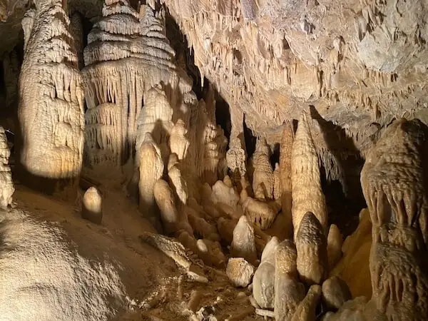 Tropfsteinhöhle in Obir. Tropfsteine. Toller Ausflug für einen Urlaub am Wörthersee mit Kindern