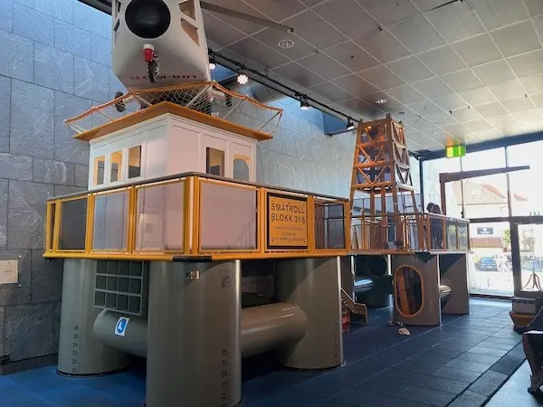Smatroll im Ölmuseum in Stavanger - ein Nachbau von einer Plattform