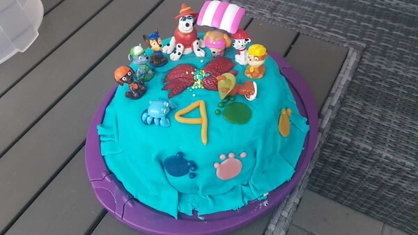 Paw PAtrol Torte in blau mit Minifiguren