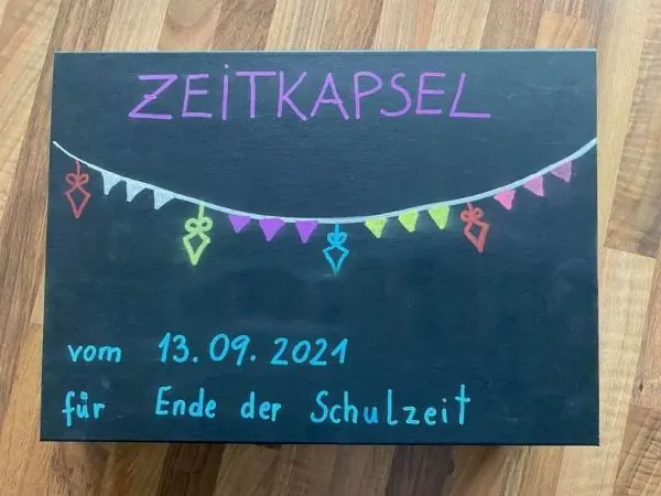 Zeitkapsel Deckel verziert