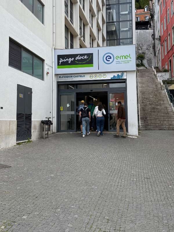Eingang zum zweiten Lift auf die Burg hoch