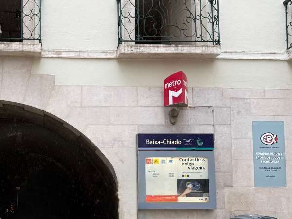 Metrostation Baixa Eingang