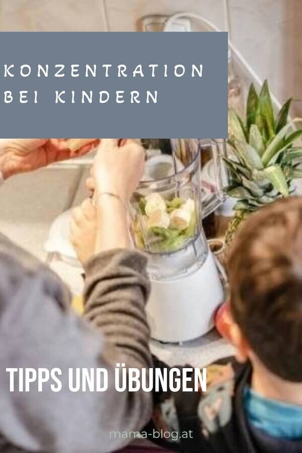 Pin für Pinterest mit dem titel: Konzentration bei Kindern mit Tipps und Übungen und einer Mama die gerade gesunden Smoothie mit ihrem Kind zubereitet
