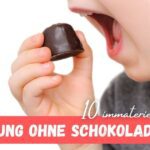Beitragsbild mit dem Titeltext "Belohnung ohne Schokolade - 10 immaterielle Ideen" mit einer Kinderhand, die gerade ein Stück Schokolade in den Mund stecken will.
