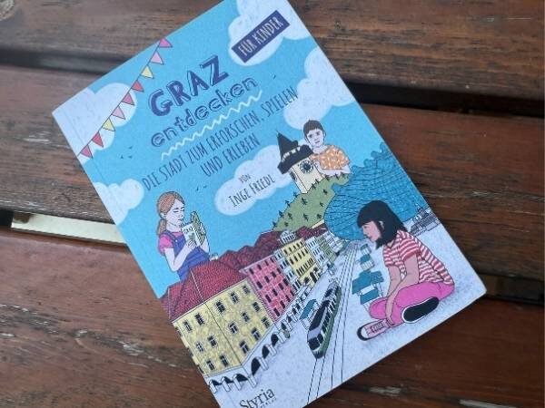 Kinder Stadtreiseführer von Inge Friedl auf dem Tisch liegend - für Graz mit Kindern ideal