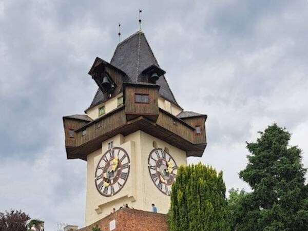 Grazer Uhrturm von der Nähe