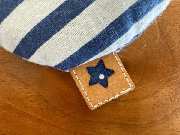 Handwärmer mit Großaufnahme des Labesl/Emblems mit Stern