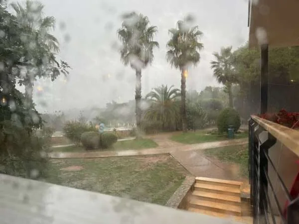 Unwetter vor dem Fenster