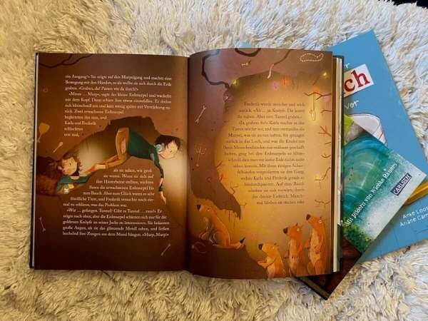 Buch offen von Lichterland und darunter das buch von Herrn Heimlich