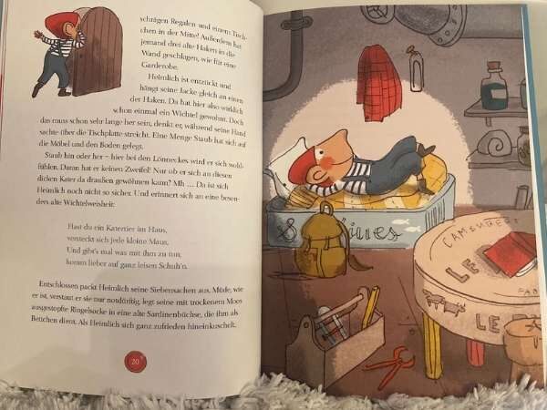 offenes Buch von Herrn Heimlich mit einem Bild rechts und Text links