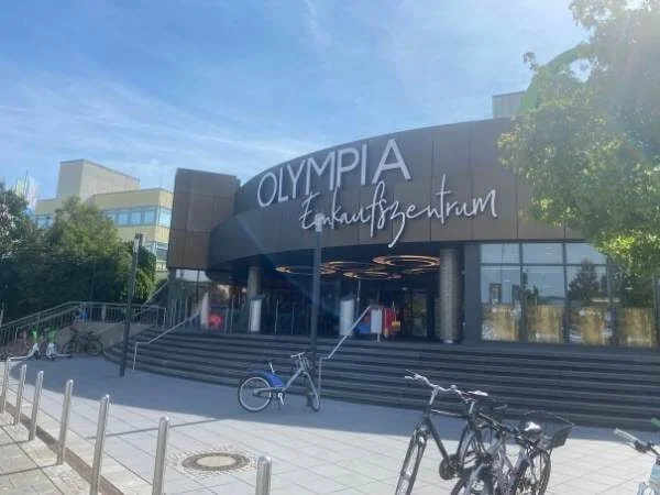 Olympia Einkaufszentrum Eingang