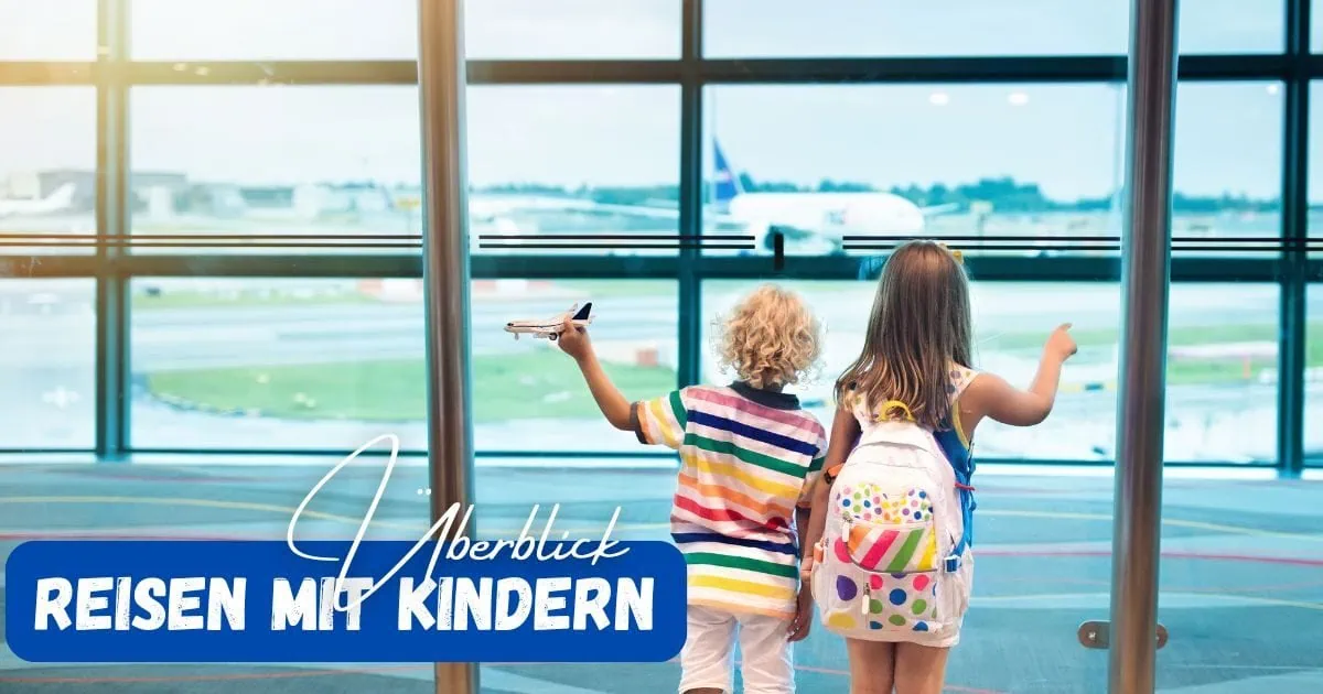 Seiten bild mit dem Titel: Reisen mit Kindern Überblick und Kinder im Flughafen warten auf Start mit Flugzeug, Reise mit Kindern, Familienflug, Flugreise mit Kindern, Abenteuerreise, Flugzeug am Terminal, Kinderreisevorfreude