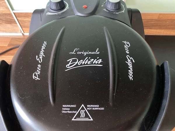 G3 Ferrari Pizzaofen Delizia von oben in schwarz