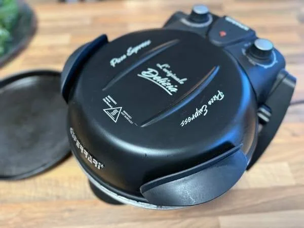 Hochwertiges Waffeleisen für köstliche hausgemachte Waffeln, ideal für Familien und Frühstücksgenuss.