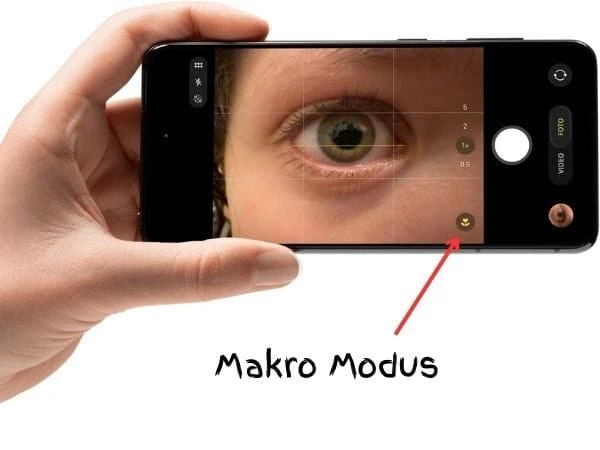 Nahaufnahme eines Auges im Smartphone-Kamera-Modus für detaillierte Makroaufnahmen, ideal für kreative Fotos und Produktfotografie.