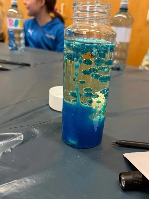 DIy Lavalampe in blau zum selber basteln