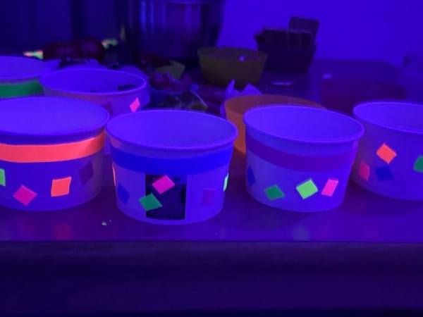 leuchtende Snack-Becher