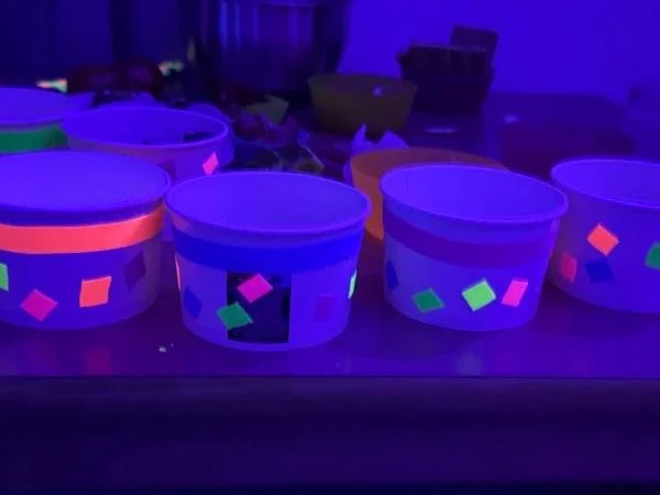 leuchtende Snack-Becher