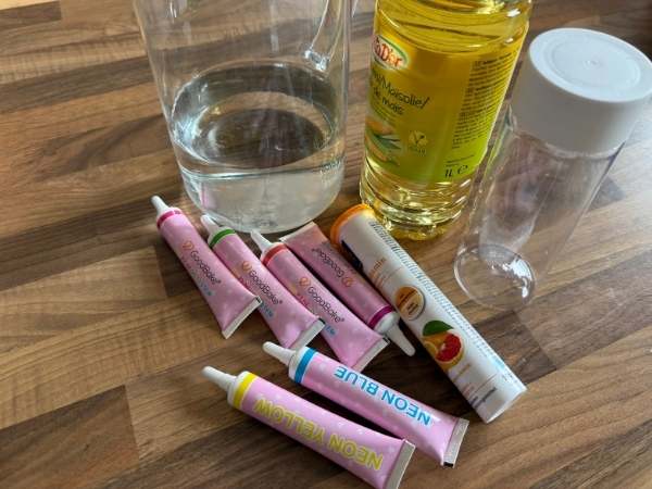 Materialien für eine DIY-Lavalampe
