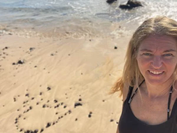 Barbara von oben vor dem Strand