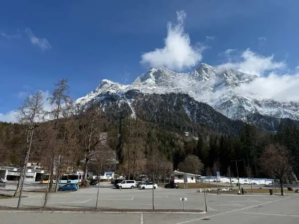Zugspitzbahn Talstation gegenüber vom Zugspitzresort