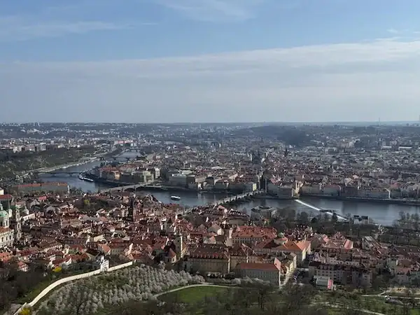 Ausblick auf ganz Prag vom Petrin Turm aus