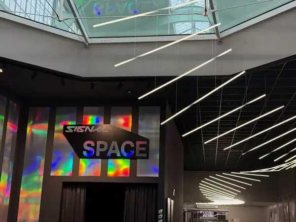 Kinderfreundliche Space-Ausstellung in Prag mit interaktiven Displays und Weltraumthemen, perfekt für Familien, die Wissenschaft und Abenteuer in der tschechischen Hauptstadt erleben möchten.