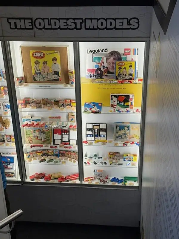 Lego - die ältesten Sets ausgestellt im Lego Museum in Prag