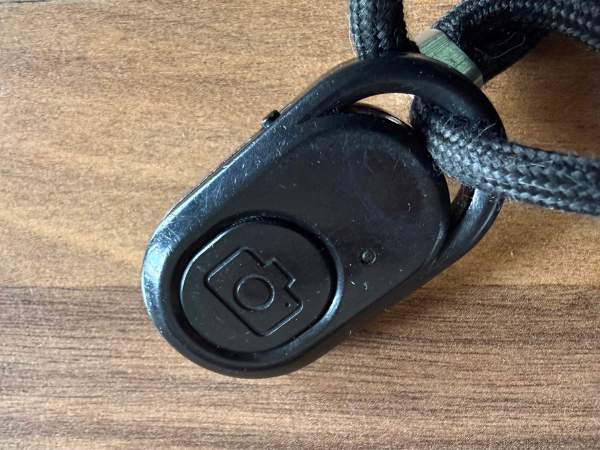 Bluetooth-Fernausl&ouml;ser am Schl&uuml;sselbund f&uuml;r Familienfotos
