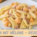 Leckeres Nudeln mit Melone Gericht auf weißem Teller, perfekt für Sommerrezepte, mit frischer Melone und Pasta, ansprechend präsentiert.