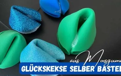 Glückskekse basteln mit Kindern: Anleitung aus Moosgummi (ohne Backen)