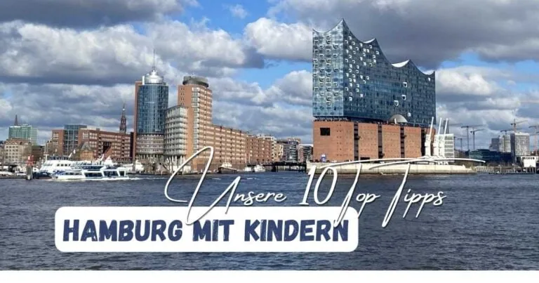 Beitragsbild mit dem Titel "Hamburg mit Kindern - Unsere Top Tipps" und der Elbphilharmonie im Hintergrund