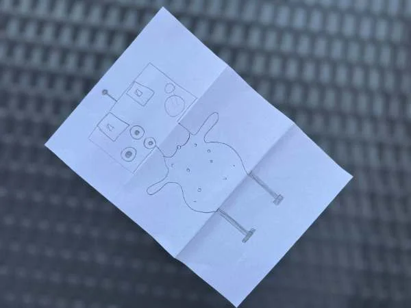 Fertiges Faltbild-Monster auf einem Blatt Papier
